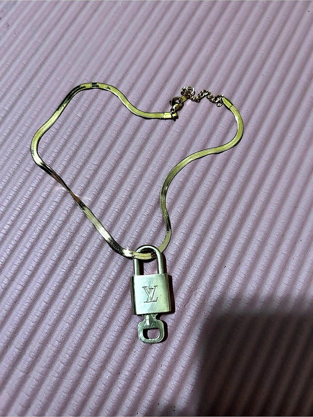 Louis Vuitton Key & Lock with generic chain/necklace